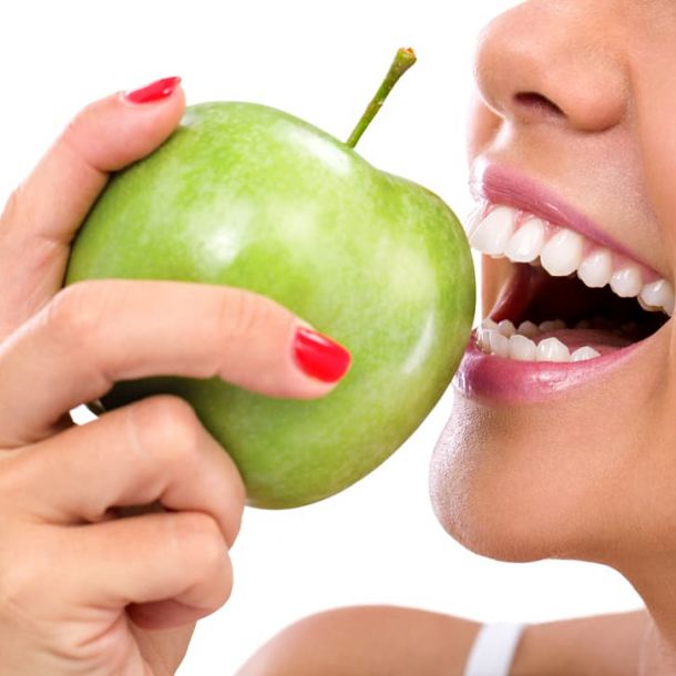 La importancia de la alimentación en la odontología holística
