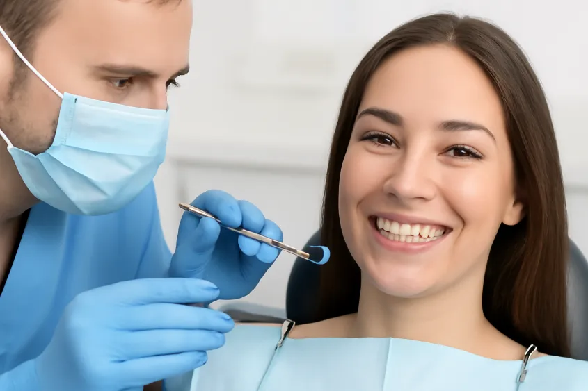 paciente con los dientes blancos